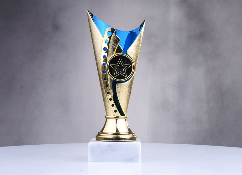 Günstiger Pokal in blau-gold