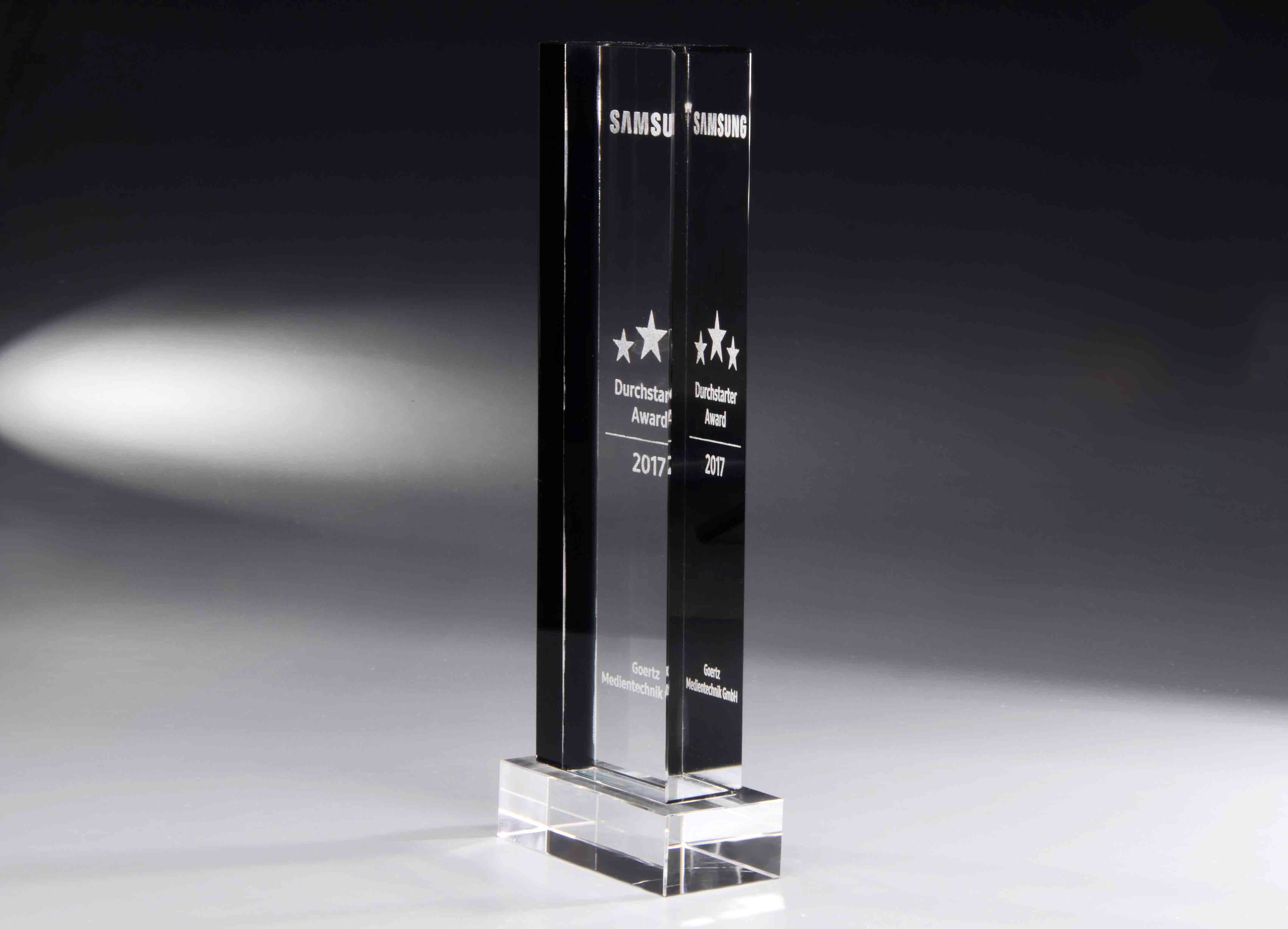 Glasständer-Pokal Black and Clear