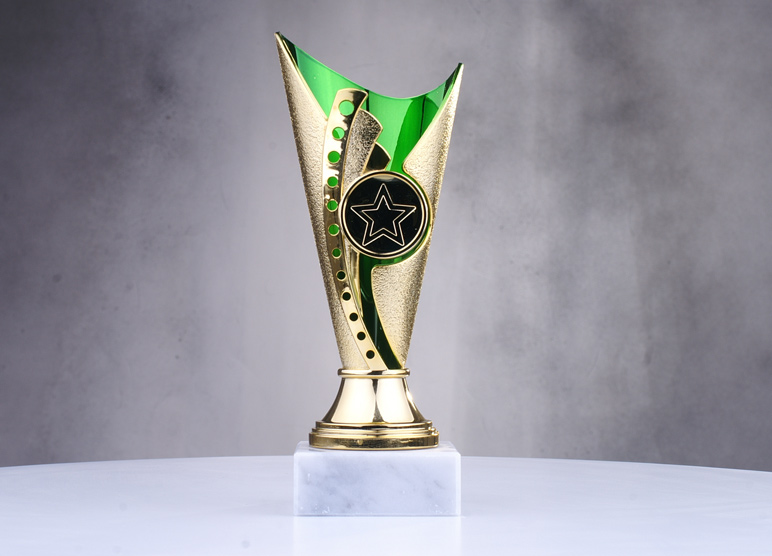 Günstiger Pokal in grün-gold