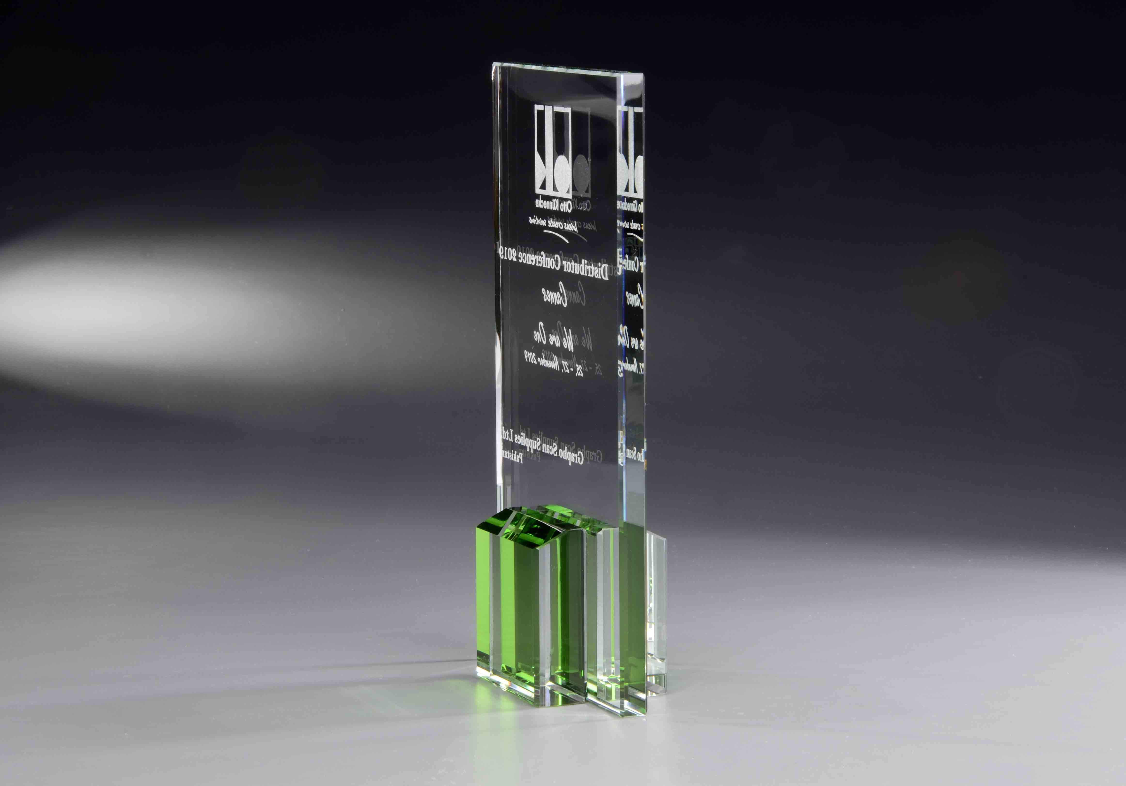 Glastrophäe Statuette clear and green